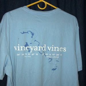 Vineyard vines men’s graphic shirt. Large